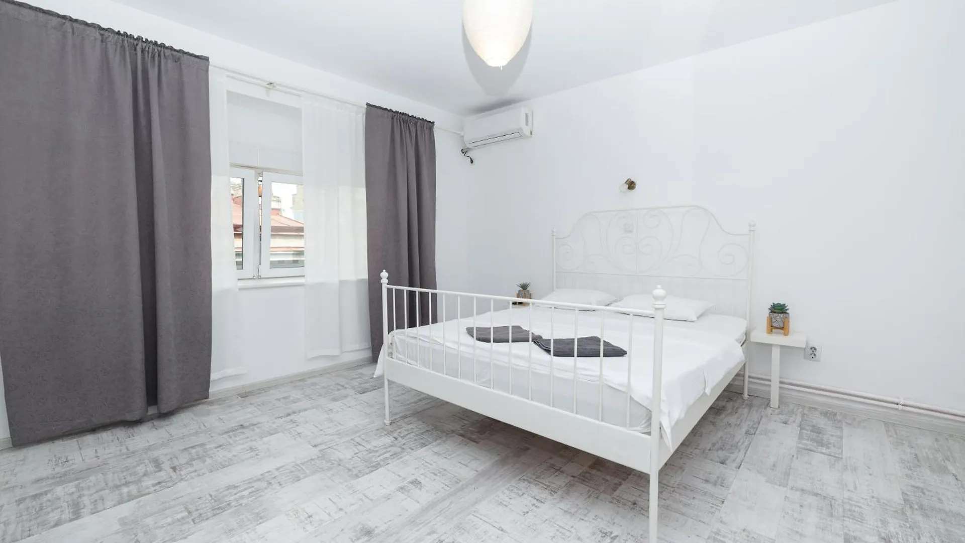 Color Apartments Old Town Center Bukarest 0*,